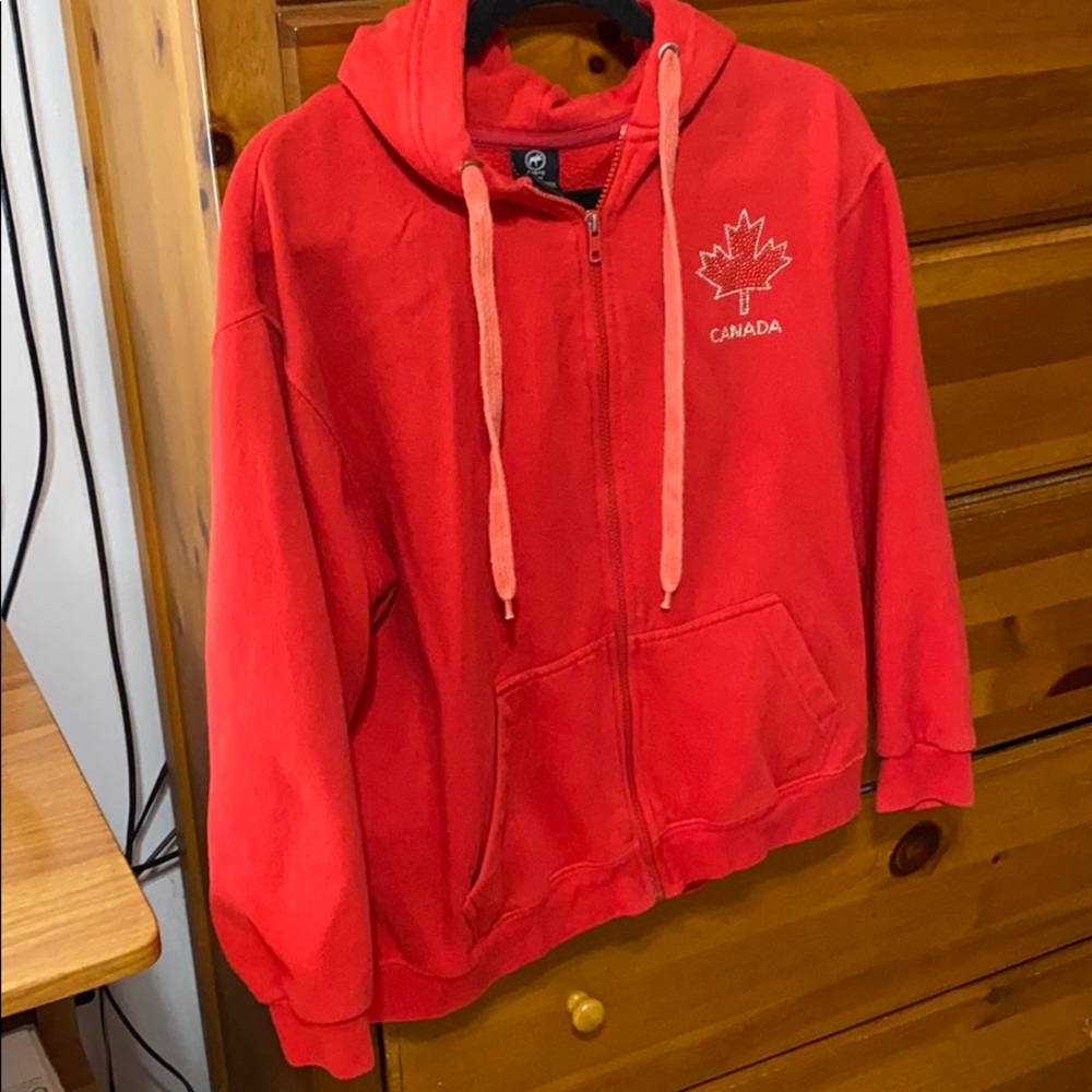 Red Hooded Canada Jacket 🇨🇦 LAST CALL‼️